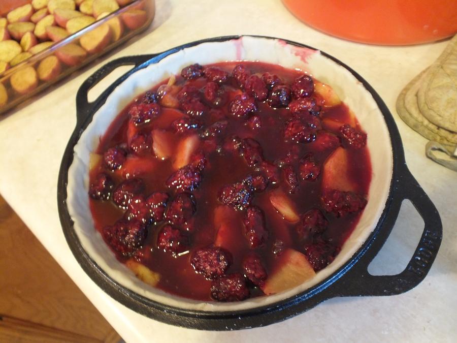 6 apple-blackberry pie filling.jpg