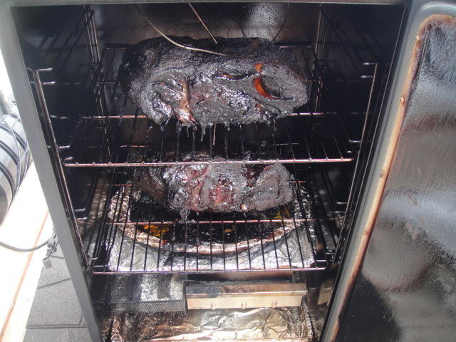 Smoked port butts and brinded turkey 009.JPG