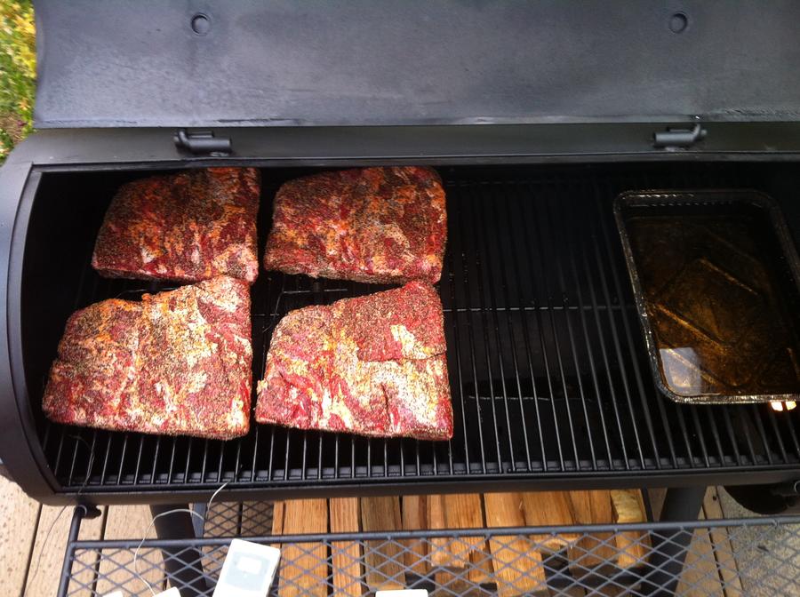 beef chuck ribs in cooker.JPG